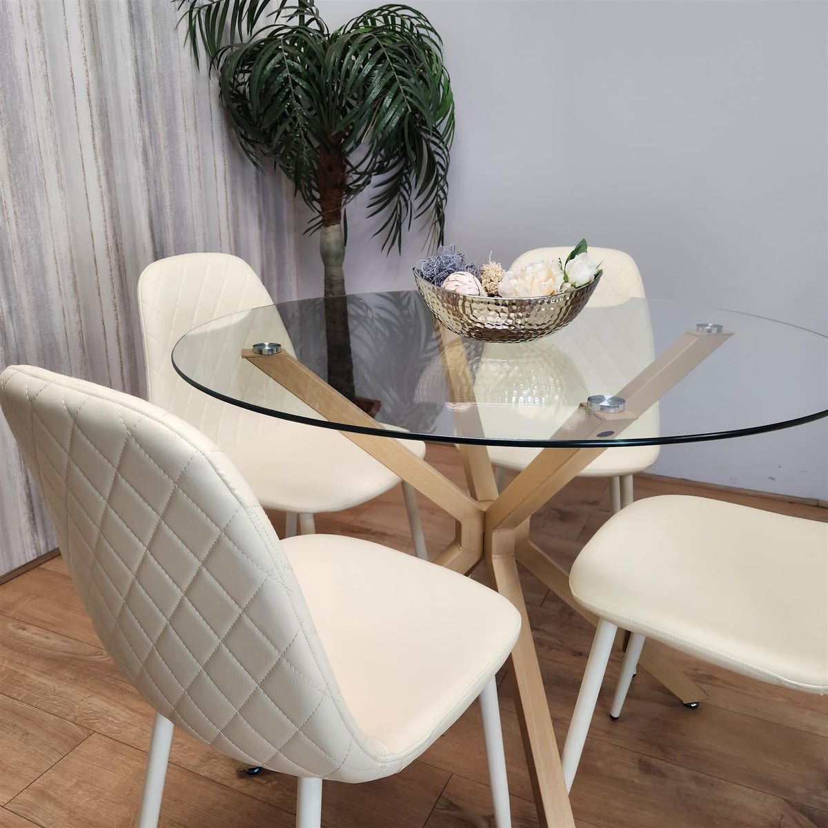 Forest Round Glass Table + 4 cream gem