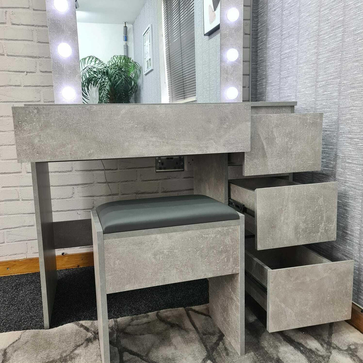 Dressing Table with Mirror and Stool Makeup Vanity LED Bulbs Mirror Hollywood Table