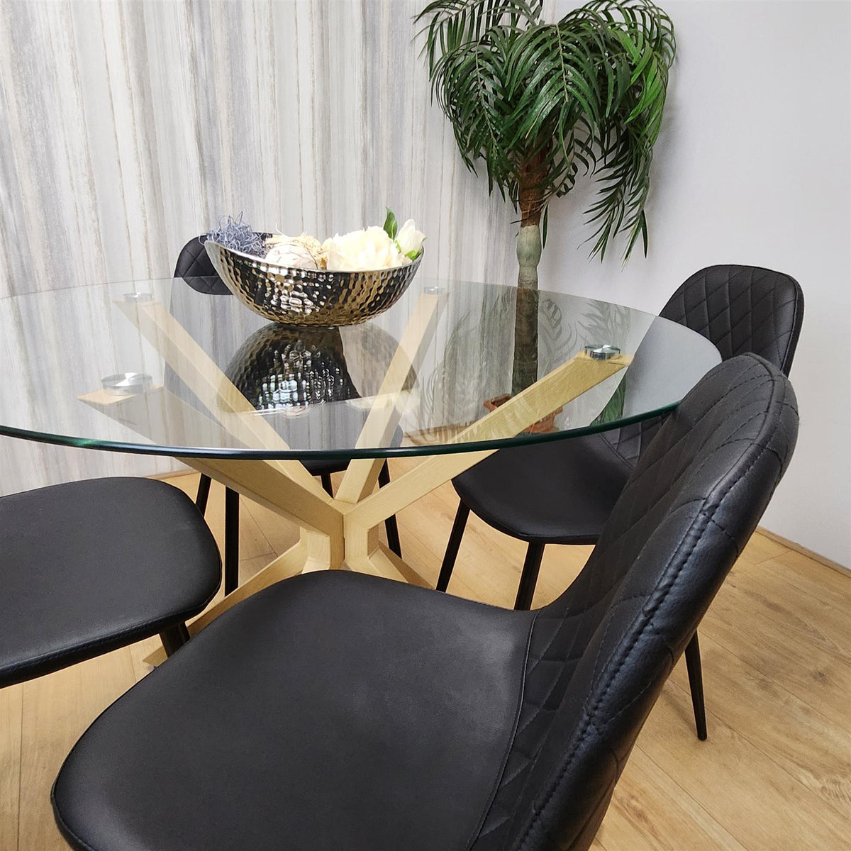 Forest Round Glass Table + 4 Black gem