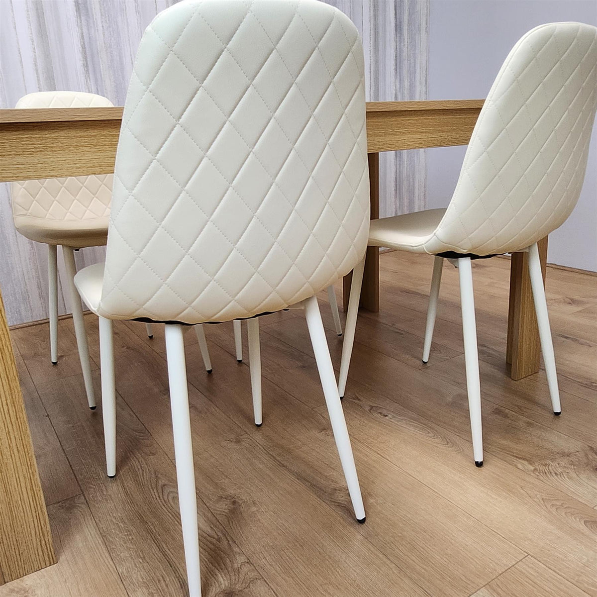 Wooden Dining Table with 4 Cream Gem Patterned Chairs Rusteic Effect Table with Cream Chairs