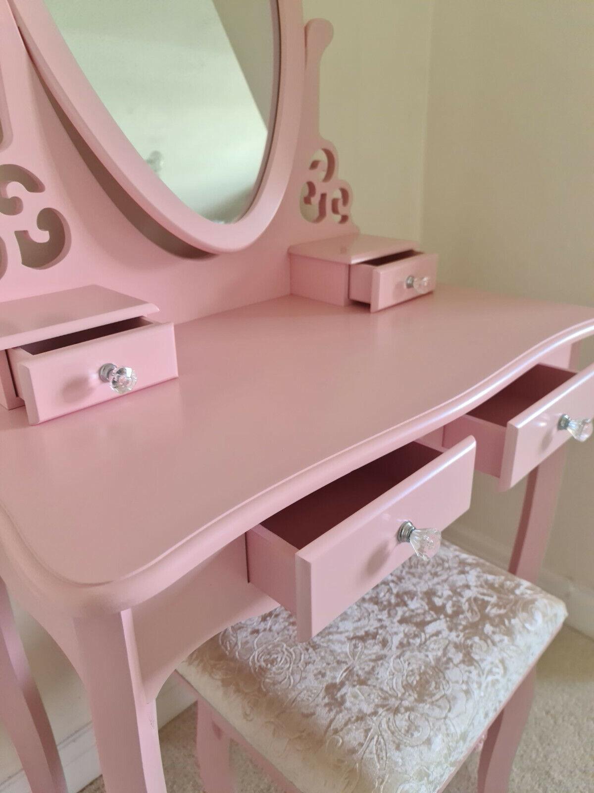 Dressing Table with Heart Shaped Mirror and Stool Makeup Vanity Mirror Hollywood Table